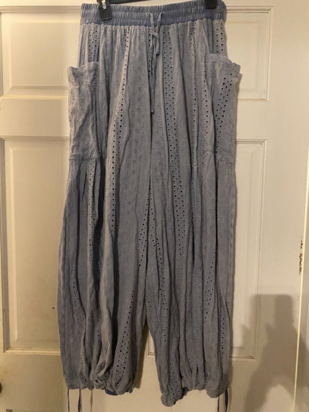 Oli & Hali size medium eyelet lace pants